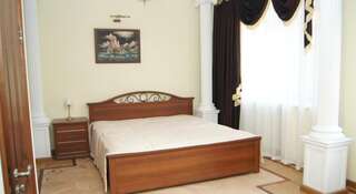 Гостиница Династия Новосибирск Двухместный номер Делюкс с 1 кроватью и балконом-1